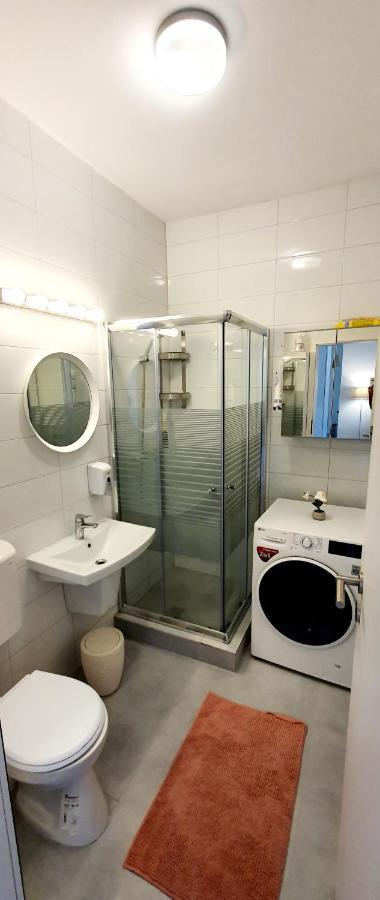 New Cozy Apartment 3 Min To Subway 24H/7 Self Check-In Popesti-Leordeni Kültér fotó